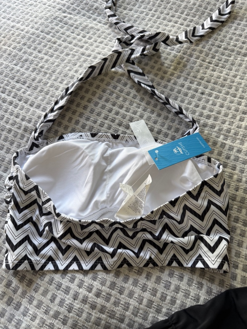 Cupshe Black & White Chevron Halter Bikini Set tummy control - Picture 7 of 8